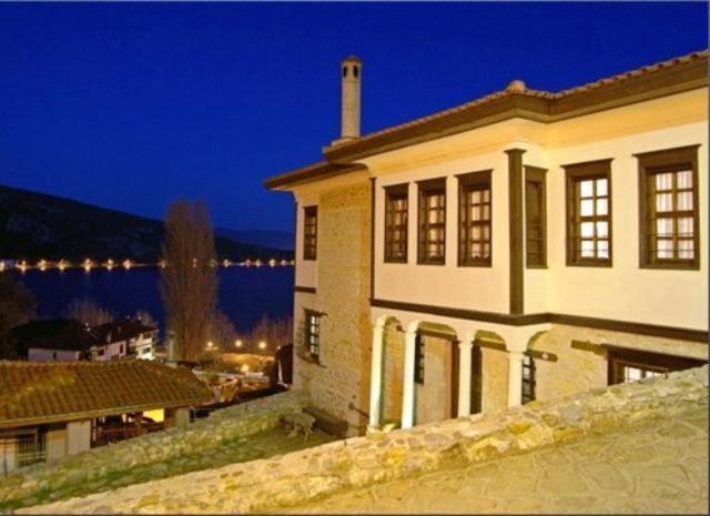 Vergoula'S Mansion แคซโทเรีย ภายนอก รูปภาพ