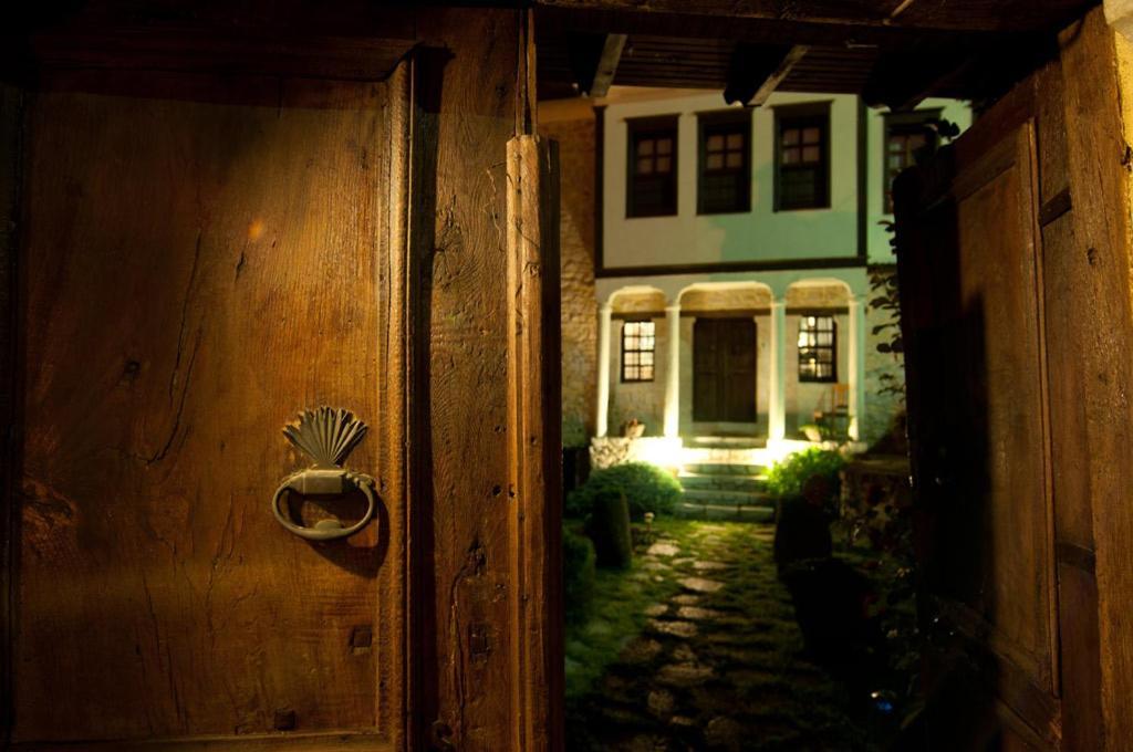 Vergoula'S Mansion แคซโทเรีย ภายนอก รูปภาพ