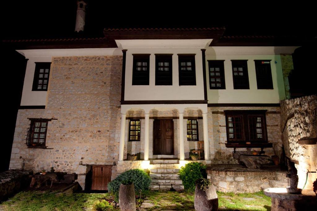 Vergoula'S Mansion แคซโทเรีย ภายนอก รูปภาพ