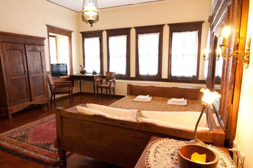 Vergoula'S Mansion แคซโทเรีย ภายนอก รูปภาพ